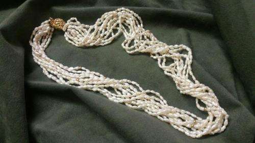 10 rows freshwater pearls necklace 52cm whithe with gold plaque beads and clasp