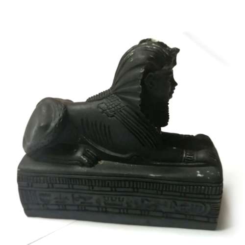 Egyptian figurine 7.8cm x 2.8cm x 7.0cm