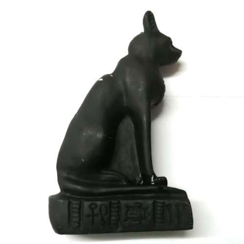 Egyptian figurine 5.4cm x 2.2cm x 9.5cm