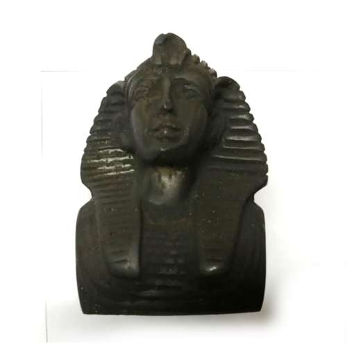Egyptian figurine 4.0cm x 3.7cm x 6.7cm