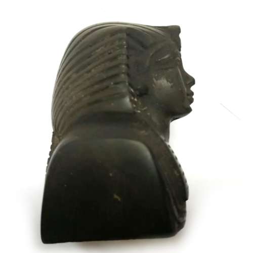 Egyptian figurine 4.0cm x 3.7cm x 6.7cm