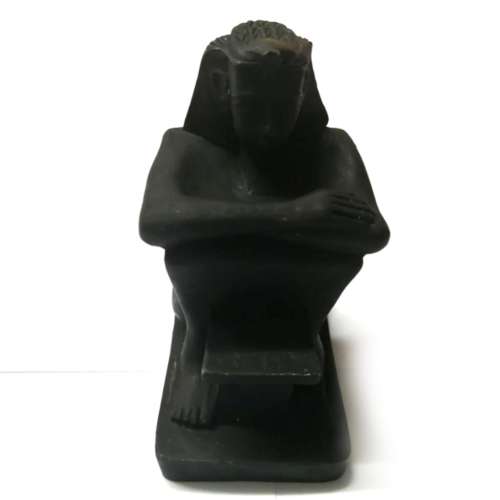 Egyptian figurine 4.8cm x 3.5cm x 7.0cm