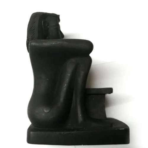 Egyptian figurine 4.8cm x 3.5cm x 7.0cm
