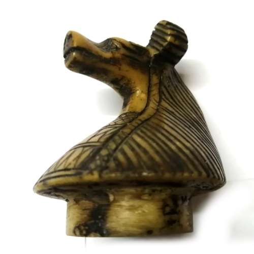 Egyptian figurine 5.8cm x 5.3cm x 6.7cm
