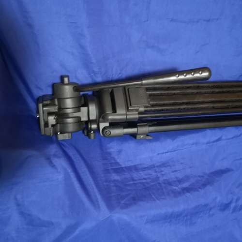 Professional Video Tripod with spreader