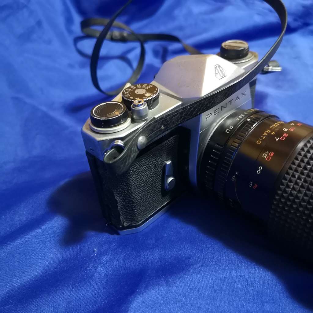 Pentax Asahi Spotmatic with zoom lens. Legendary Camera.