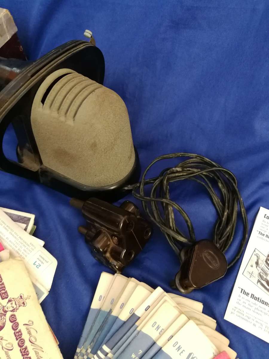 Amazing1950s Sawyers Vintage Viewmaster 3 D Viewer, Junior Projector and around 56 different reels.