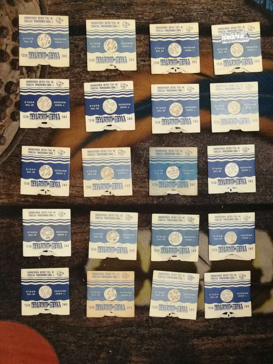 Amazing1950s Sawyers Vintage Viewmaster 3 D Viewer, Junior Projector and around 56 different reels.