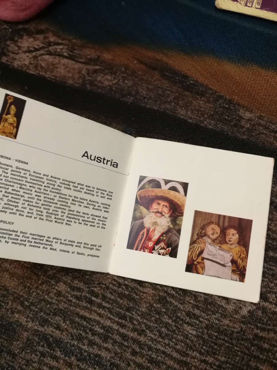 Amazing1950s Sawyers Vintage Viewmaster 3 D Viewer, Junior Projector and around 56 different reels.