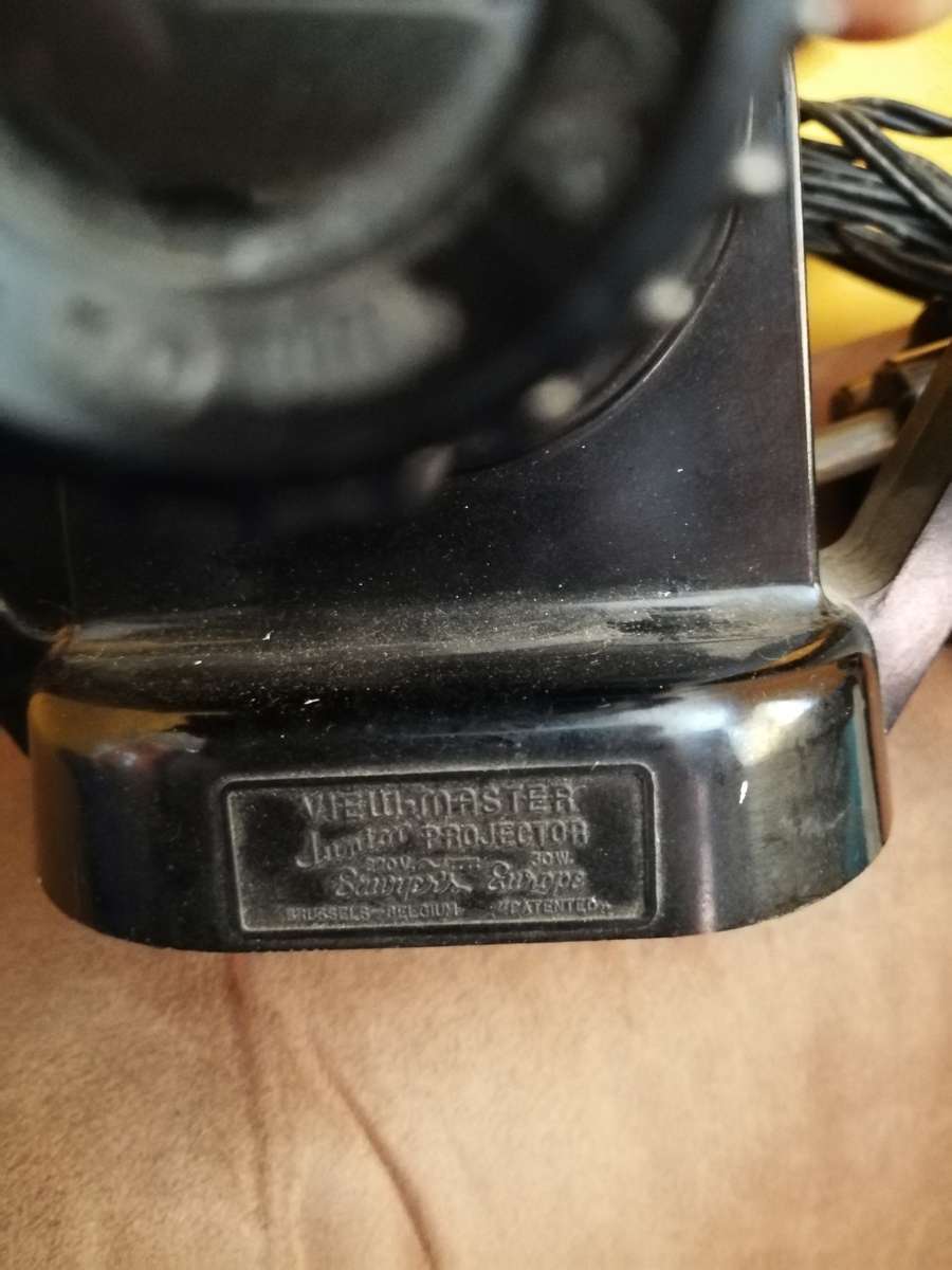 Amazing1950s Sawyers Vintage Viewmaster 3 D Viewer, Junior Projector and around 56 different reels.