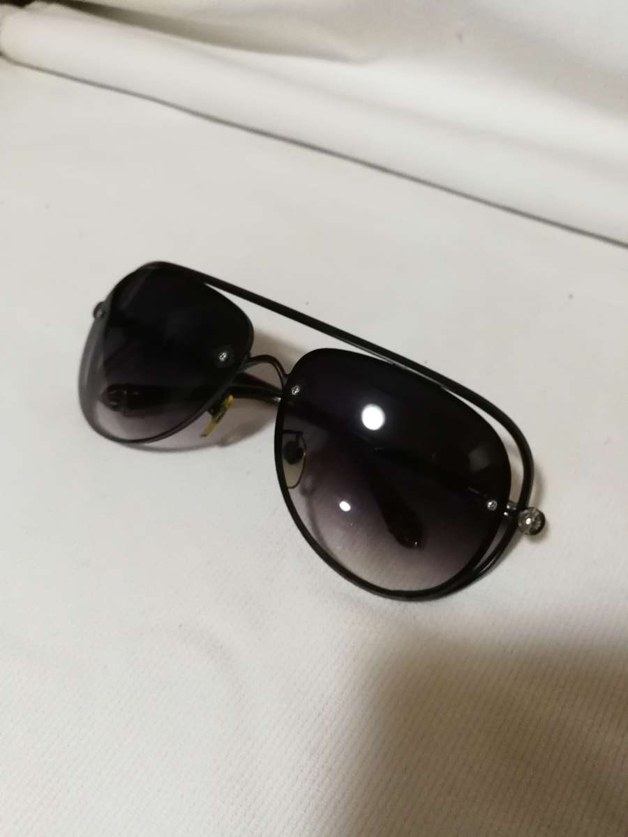 `CHROME HEARTS` Designer Celebrity Sunglasses. Beautiful metal detail with orig case. Read details