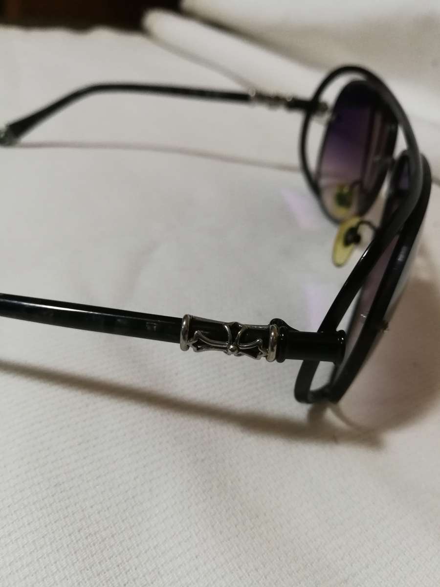 `CHROME HEARTS` Designer Celebrity Sunglasses. Beautiful metal detail with orig case. Read details
