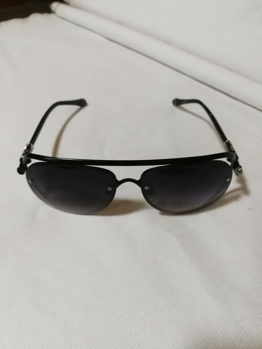 `CHROME HEARTS` Designer Celebrity Sunglasses. Beautiful metal detail with orig case. Read details