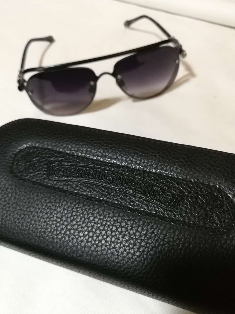 `CHROME HEARTS` Designer Celebrity Sunglasses. Beautiful metal detail with orig case. Read details