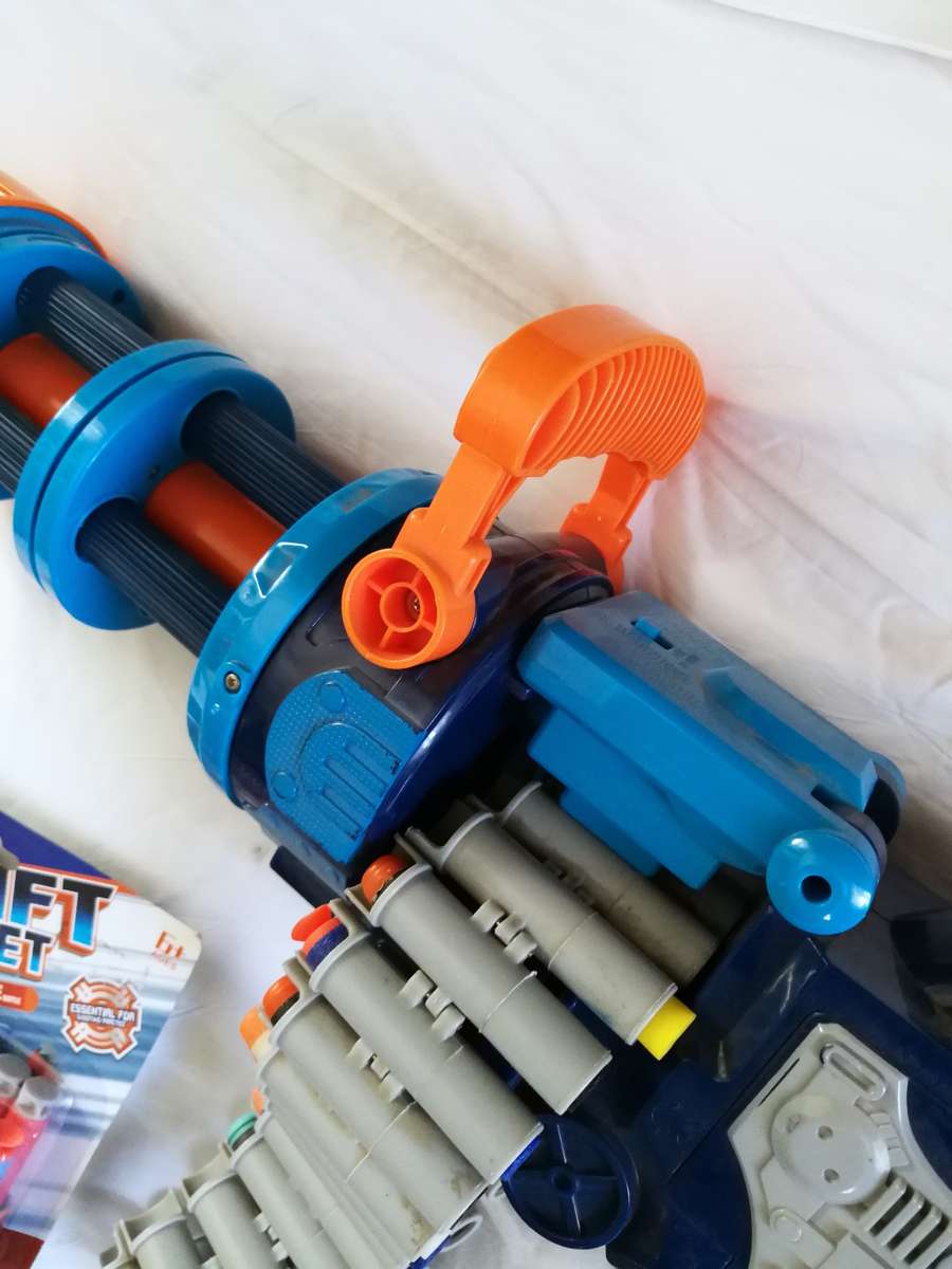 MG-25 Gatling Blaster Motorized Machine Gun fires n-strike Nerf darts tested