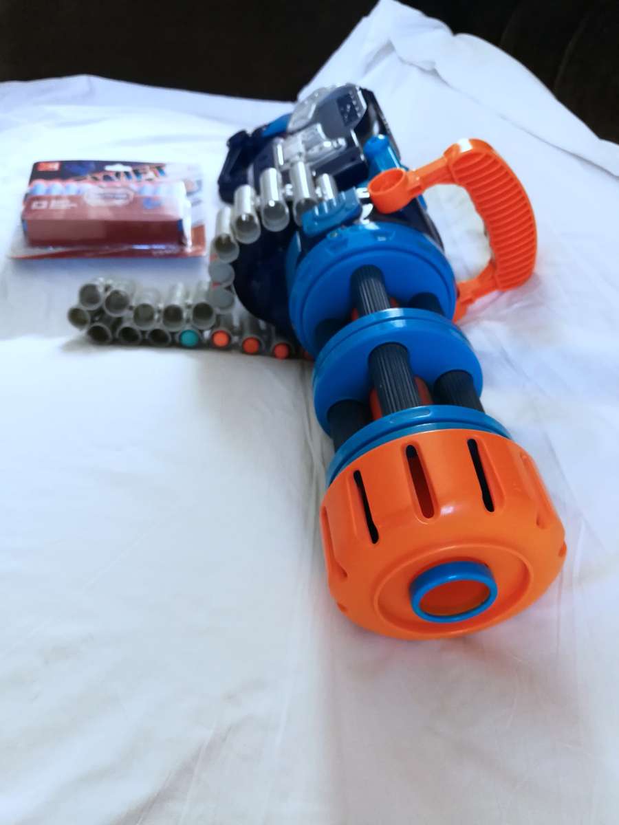 MG-25 Gatling Blaster Motorized Machine Gun fires n-strike Nerf darts tested