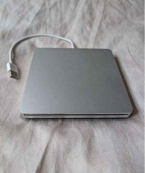 APPLE USB SuperDrive A1379 CD-DVD Drive/Rewriter In Silver Aluminium