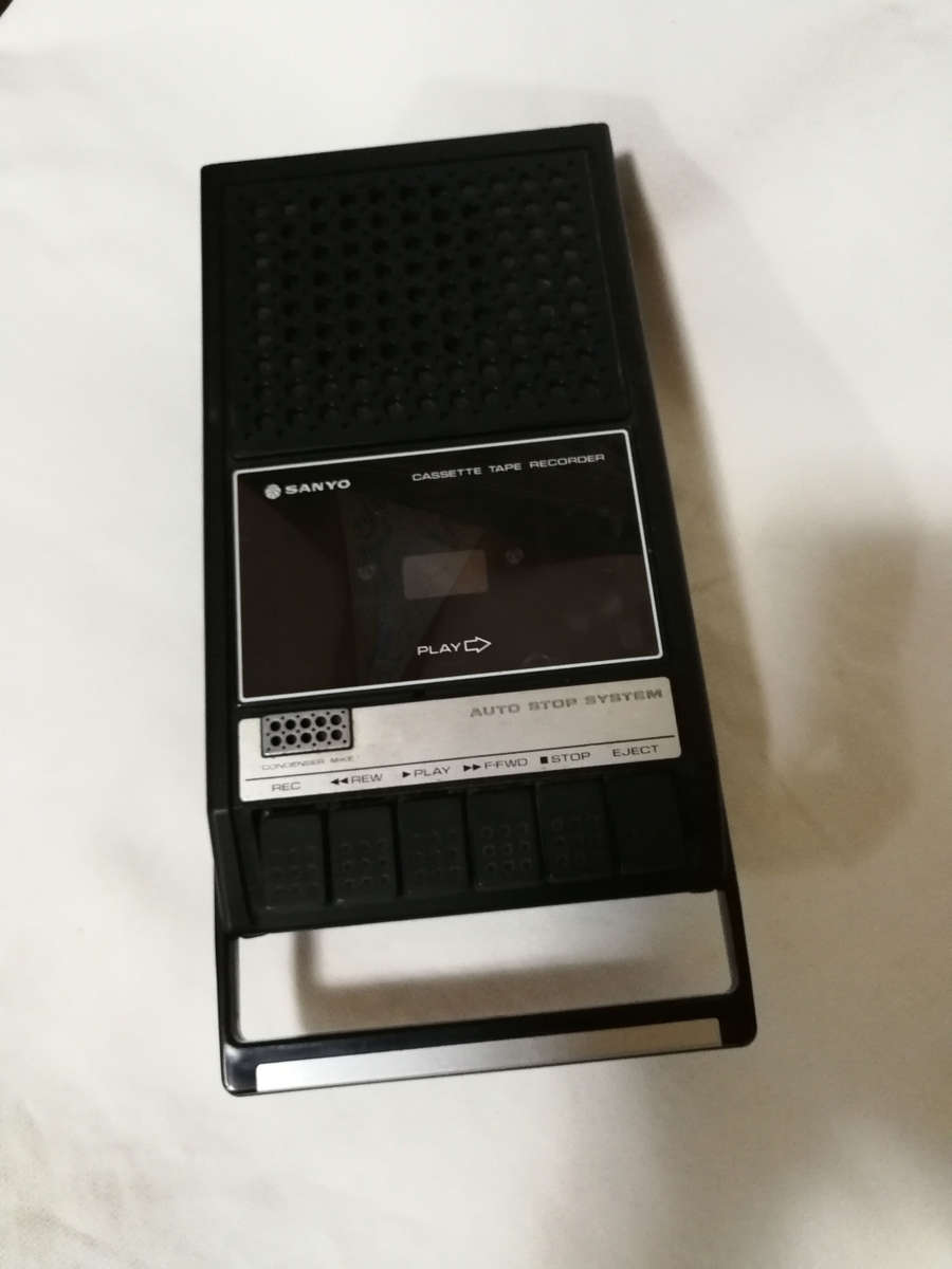 Sanyo Cassette Player/ Recorder in casing- Vintage