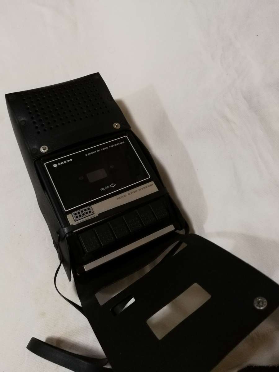 Sanyo Cassette Player/ Recorder in casing- Vintage