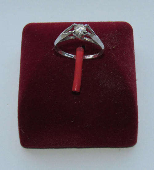 BRAND NEW SOLID 14KT WHITE GOLD RING  WITH 4MM GENUINE DIAMOND