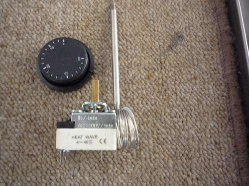 INCUBATOR THERMOSTAT :  4 TO 40 DEGREES CELSIUS