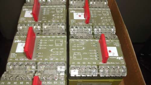 Pilz PNOZ 6 3S/10 Configurable 24 V DC Safety Relay Single or Dual Channel with 4 Safety Contacts