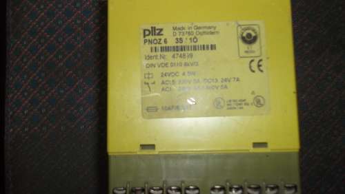 Pilz Configurable 24 V dc Safety Relay Single or Dual Channel with 4 Safety Contacts