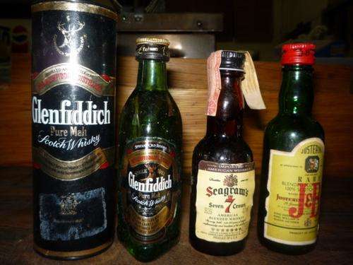 THREE WHISKY MINIATURES (UNOPENED) AND ONE EMPTY MINIATURE CONTAINER (GLENFIDDICH)