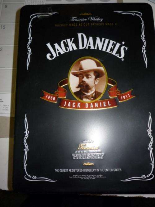 REDUCED!!!JACK DANIELS PRESENTATION TIN - SEALED BOTTLE OF WHISKEY & 4 GLASSES - VERY GOOD CONDITION