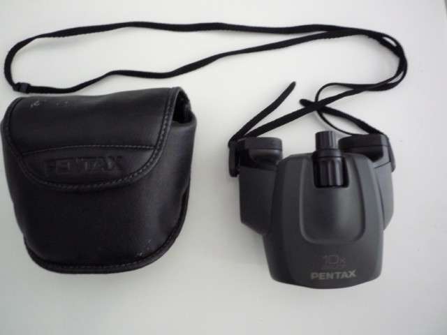 PENTAX 24 UCF BINOCULARS IN POUCH