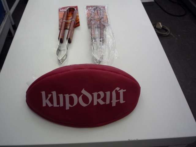 KLIPDRIFT BRANDY RUGBY BALL AND 2 X BRAAI TONGS