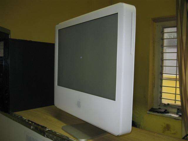 IMAC G5 20" WHITE, GOOD CONDITION.1.8GHZ,250GB HDD,OPTICAL DRIVE,1G MEMORY,FOR R1.00!