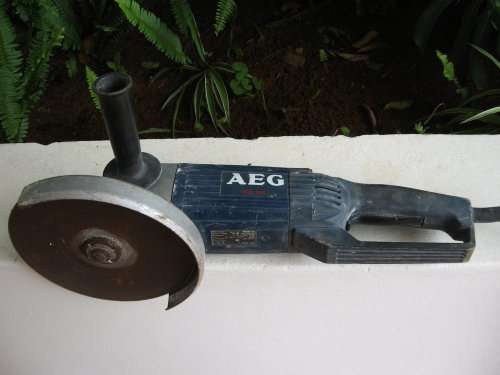 AEG HEAVY DUTY (INDUSTRIAL) ANGLE GRINDER (9"-230mm).