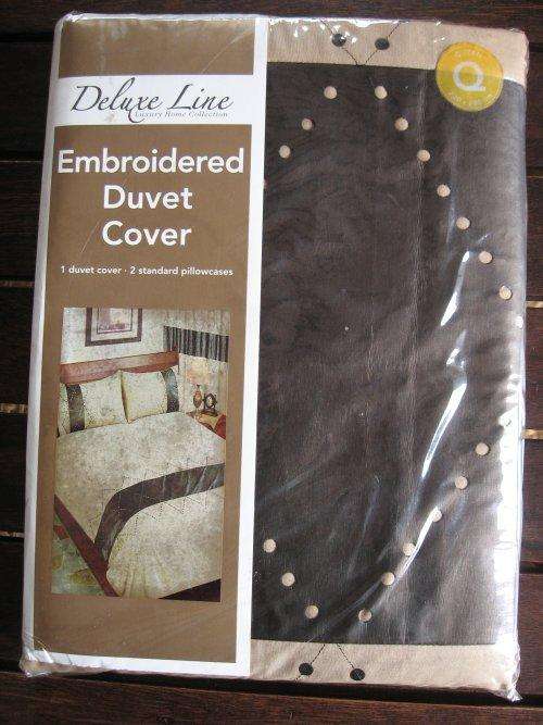ATTRACTIVE QUEEN DUVET COVER SET..