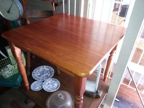 stunning kitchen table