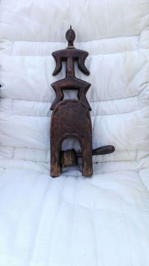 ANTIQUE AFRICAN STRING HOLDER