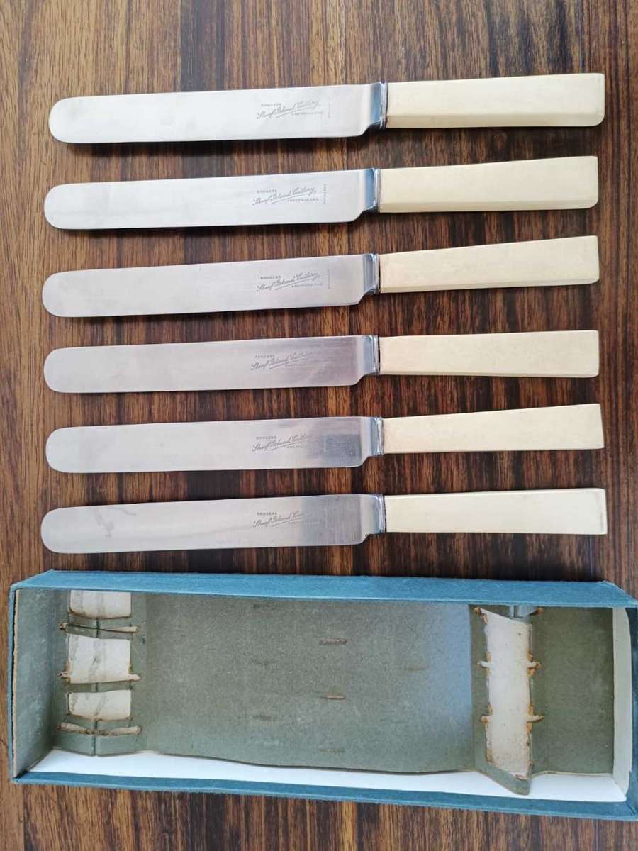 Complete set of vintage Rodgers Table knives by Sheffield England