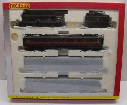 Hornby R2134M B12 Locomotive Class 4-6-0 61565 in BR Black & 3 Coaches Train Pack "00" Scale