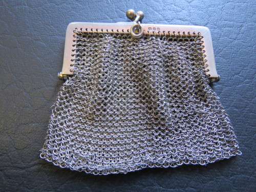 A Stunning Vintage Hallmarked Silver Mesh Purse
