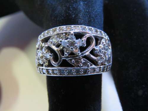 An Exquisite Sterling Silver Ring