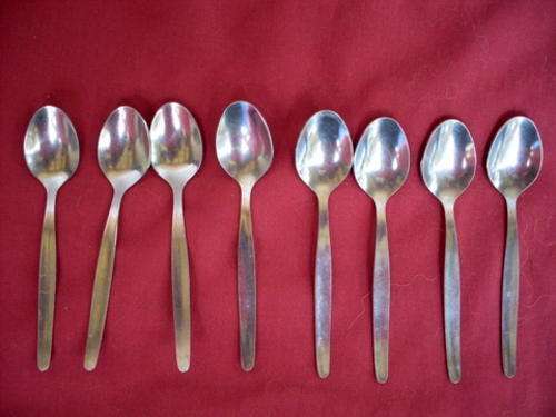 8 SMALL STAINLESS STEEL SPOONS