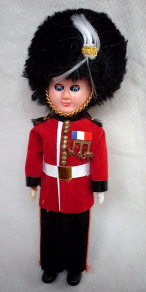 SOUVENIR DOLL LONDON HEIGHT 16 CM