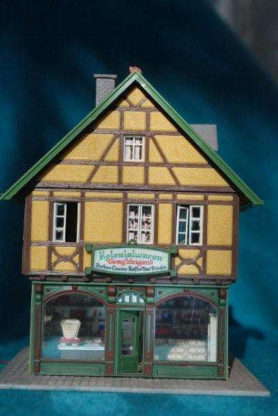 HO Pola, half timbered house with shop interior, assembled structure