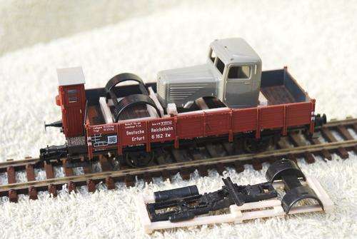 HO  load for 2 freight wagons or trucks, truck parts.