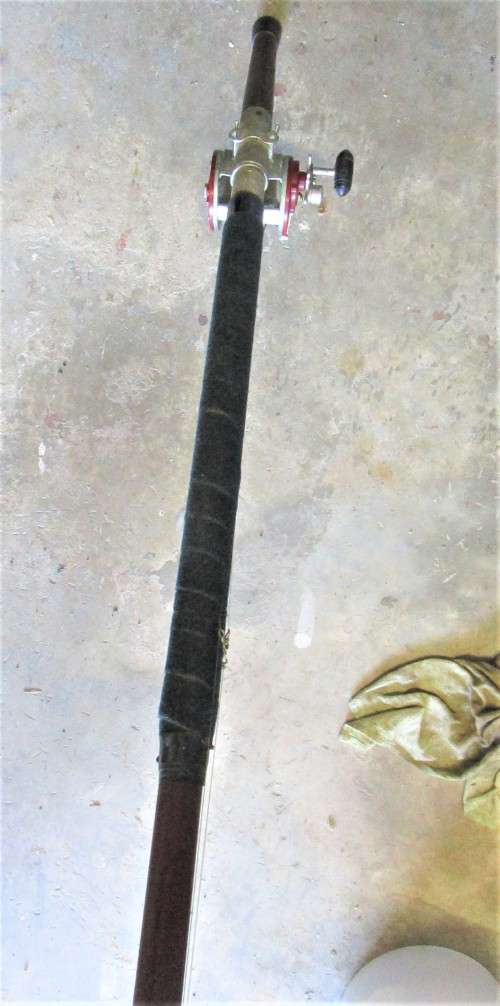 Penn Jigmaster 500 fishing rod, cherry wood, in good condition