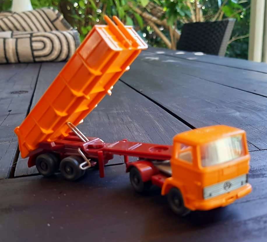 Wiking hO, MB truck and kipper.