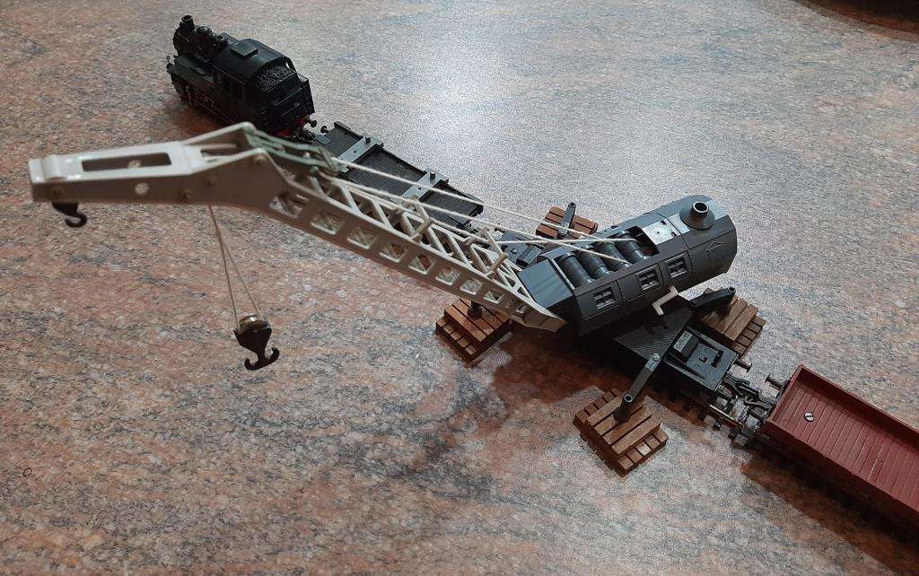 Fleischmann hO crane train, 1 locomotive BR80 and 5 wagons.