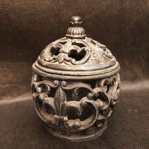 Ornate Ceramic Candle Stand/Scent Diffuser