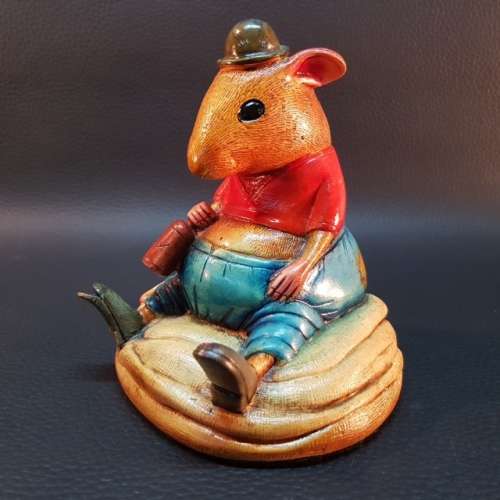 RARE!!! Highly Detailed, Hand Painted Ceramic Drunkard Mouse Figurine (140mm Tall)