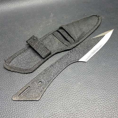 Metal Throwing Knife in Pouch